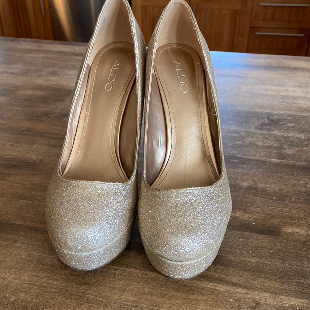 🤩 heels for graduation or wedding